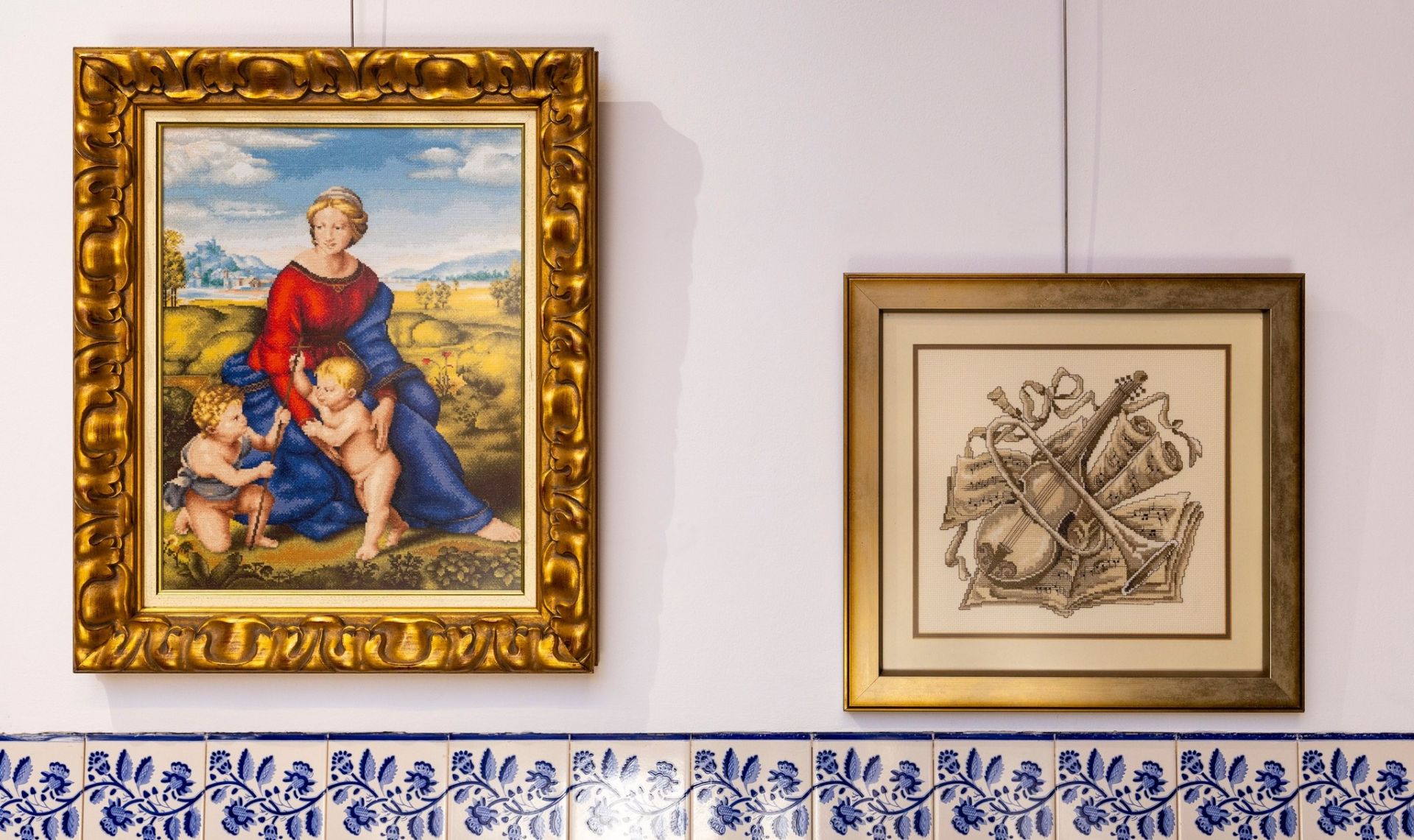 Obras de Ponto de Cruz em exposição nos Paços do Concelho