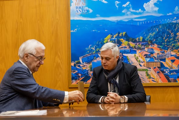 Francisco Seixas da Costa recebe Medalha do Centenário de Vila Real